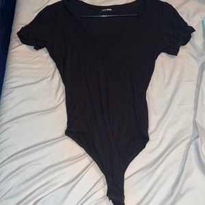 Fashion Nova V-neck bodysuit